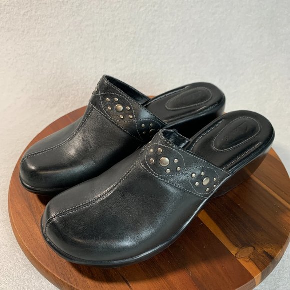 CLARKS Women's Clogs With Metal Adornments Slip on Black Leather Size 7.5 - Picture 2 of 11